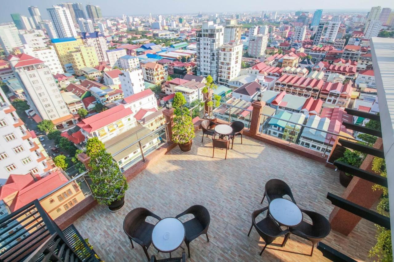 Queen Mansion Phnom Penh Exteriör bild